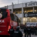 Blokada: Autobus nije mogao na stadion, policija intervenisala