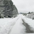 Sneg okovao zlatiborski okrug: U ovom delu nije ni prestao da pada, ali će sada početi naglo da se topi (foto, video)