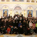 Patrijarh Porfirije sa decom sa Kosova i Metohije i Baranje