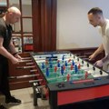 Trener i desni bek Partizana zaigrali stoni fudbal: Duljaj pobedio, pa poručio da se puste samo snimci golova