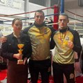 Bokseri kluba “Manča” osvojili dve zlatne, jednu srebrnu medalju i pehar na takmičenju u Leskovcu