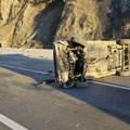 Nesreća na ulazu u Novi Pazar Automobil se prevrnuo, saobraćaj bio usporen