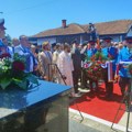 (Video, foto): Položeni venci i cveće na groblju u Bratuncu: Najviši zvaničnici Srpske i Srbije odali počast za 3.267…