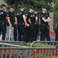 Studenti Fakulteta bezbednosti poručili policiji: Više se stidimo vas, nego transparenta koji čuvate