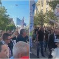(VIDEO) Neočekivan trenutak tokom blokade u Zemunu: Mlada i mladoženja "pumpaju" na protestu