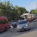 (VIDEO) Dao gas, pa probio blokadu na Vidikovcu