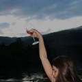 Glumica (34) iz "Selo gori, a baba se češlja" u nikad opuštenijem izdanju: Pozira bez brushaltera, na njoj samo peškirić