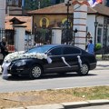 Nekad se znao red, šta mladencima poklanja kum, a šta stari svat: Koverta s novcem tad nije postojala, starojko na svadbu nije…