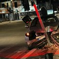 Vozač udario u stub, automobil smrskan: Teška nesreća u Beogradu (foto)