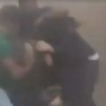 Zagrljeni nestaju pod šutom! Oko njih se sve ruši u par sekundi, ovo je najdramatičniji snimak iz Venecuele (video)