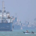 Novi incident u Ormuskom moreuzu: Projektil pogodio tanker kod obale Omana