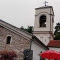 Između Boga o kome govorimo i čoveka koga ne vidimo