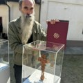 "Резбарио сам га седам дана од трешњиног дрвета"; Миленков крст изабран за најлепши рад ФОТО