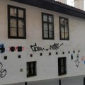 FOTO Manakova kuća išarana grafitima, lik Ratka Mladića prefarban