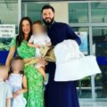 Danica Crnogorčević napustila porodilište: Sačekao ju je suprug sveštenik i deca, ona nikad lepša