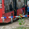 Kamenovan autobus linije 83 Drama kod Starog sajmišta, mladić (20) zadobio povrede