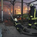 Požar u ruskom skladištu nafte u gradu Azov bukti već drugi dan, uprkos naporima vatrogasaca