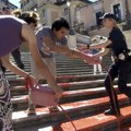"Zapalimo sve": Aktivisti za prava žena prosuli crvenu boju po Španskim stepenicama u Rimu (foto)