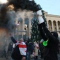 Gradonačelnik Tbilisija odložio ceremoniju paljenja božićne jelke dok se nastavljaju antivladini protesti