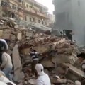 (Video) Petospratnica se urušila kao kula od karata: Jezivi prizori, od zgrade ostao samo šut, traga se za žrtvama, ne zna se…