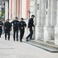 VIDEO Policija potisnula građane ispred Rektorata kako bi UKP napustio zgradu