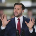 Pucnjava u Vašingtonu: Napadač gađao policiju blizu kolone Džej Di Vensa