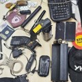 Vozio BMV pod dejstvom psihoaktivnih supstanci, u automobilu pronađene lisice, palice i šokeri