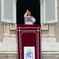 Papa Lav se pojavio prvi put nakon operacije, pozdravio okupljene u Vatikanu