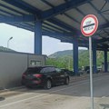 Kolone na prelazu Merdare, čeka se do pet sati za izlazak sa Kosova