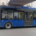 Putnica ispala iz autobusa na liniji 50 u Beogradu, sa teškim povredama prevezena u Urgentni centar