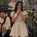 Tanja Savić u suzama održala govor Pevačica se sa knedlom u grlu obratila svim okupljenima! (foto/video)