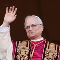 "Mir sa svima: Vama!" Novi papa se obratio svetu sa balkona Sikstinske kapele: Dočekan gromoglasnim aplauzom (foto)
