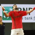 Drama na Novakovom meču! Obezbeđenje je moralo da reaguje! Dok je Đoković lomio Zvereva, jedan navijač je izbačen! Haos…