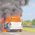 (Video) Vatra progutala "Mercedes" – veliki požar na Moravskom koridoru
