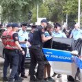 Jaja, smeće i hapšenja ispred parlamenta u Tirani