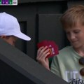 (VIDEO) Tata Novak igra tenis, a sin Stefan karte