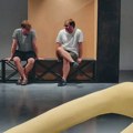 „I kada ne radimo zajedničku izložbu, oslanjamo se jedan na drugog“: Aleksa i Nikola Pavković o projektu „Romul je ubio Rema“…