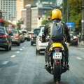 Menjaju Zakon o saobraćaju: Motori mogu i zaustavnom trakom!