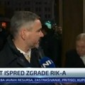 Đilasovog kandidata za gradonačelnika demonstranti gađali jajima: Totalni haos ispred RIK, Radovanovićevu pogodili flašom…