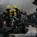 Crni dim kulja kroz prozor: Zapalila se kuća u Veterniku (foto/video)