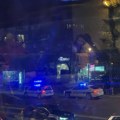 Policija blokirala ustaničku! Drama na Konjarniku: Oštećeno najmanje 5 automobila, tri patrole na terenu (foto)