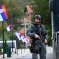 Kamenovan autobus sa hodočasnicima u južnom delu Kosovske Mitrovice