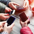 Zašto ne bi trebalo kupovati premijum telefon sada: 5 šokantnih razloga