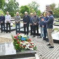 Veliki gest FSS: Paunović i važni ljudi iz sveta fudbala obišli grob Miljana MIljanića, sećanja ne blede
