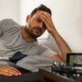Jutarnje glavobolje se ne javljaju "same od sebe": 7 mogućih razloga zašto imate bol čim otvorite oči