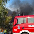 Veliki požar u Gornjoj Toponici kod Niša: Vatra zahvatila objekat i parkirana vozila