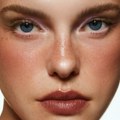 Senka koja neguje kožu kapaka: Da li je ovo početak „eye longevity” mejkapa?