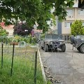 KFOR uklanja bodljikavu žicu u Leposaviću: Građani koji protestuju već 11. dan ispred opštine čekaju njeno oslobađanje