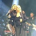 "Ti si moja naslednica": Vesna Zmijanac se pojavila na Prijinom koncertu i uputila joj emotivne reči - lom u Nišu (video)