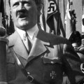 Četvoro Nemaca uhvaćeno kako polažu bele ruže u kući u kojoj je rođen Hitler: Nije to jedino što su uradili